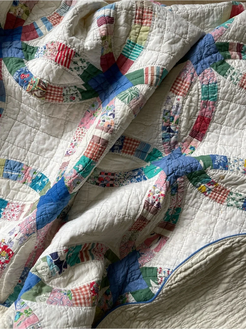 Vintage Double Wedding Ring Quilt Feed Sack Scalloped Patchwork 92x74